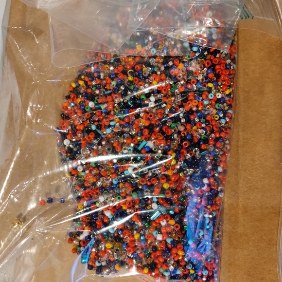 🖐️3/$15🖐️Many Beads, many colors - Picture 5 of 6